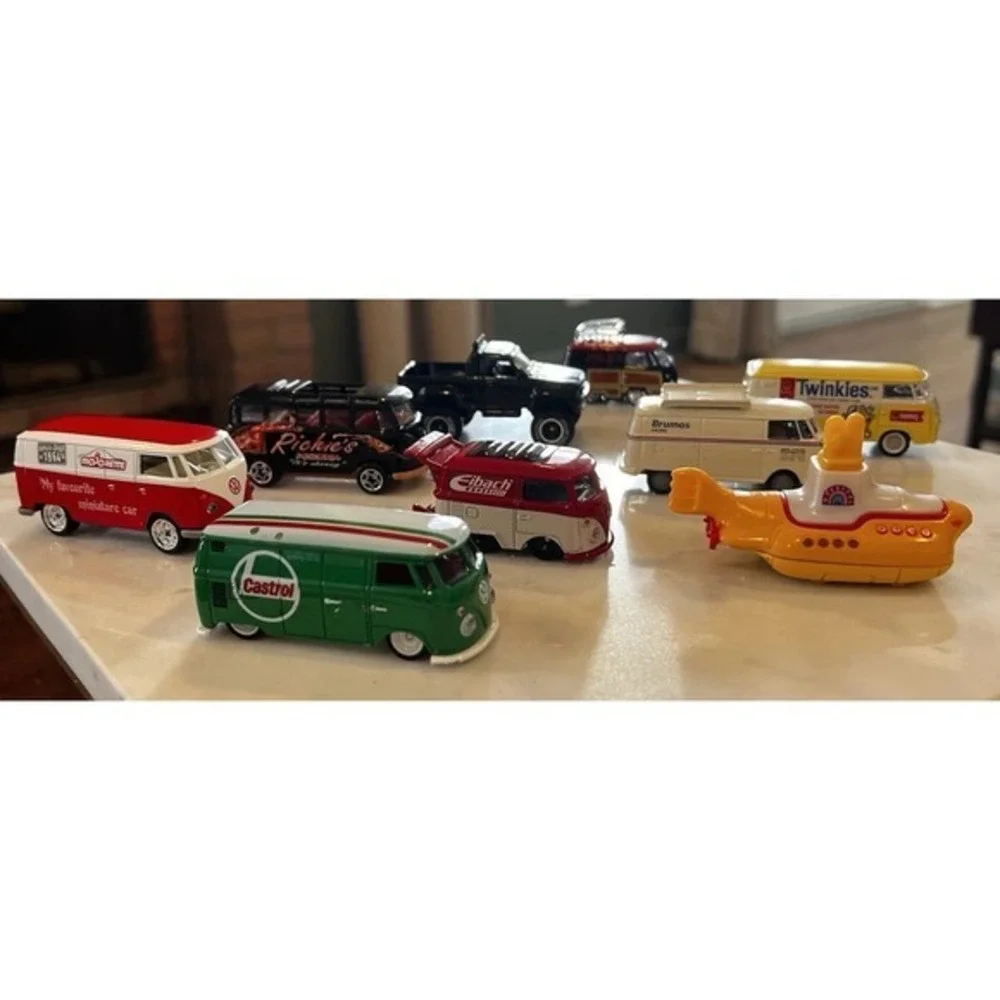 9 Assorted Die Cast Collectables - Mattel,‎ Hot wheels, Greenlight & more